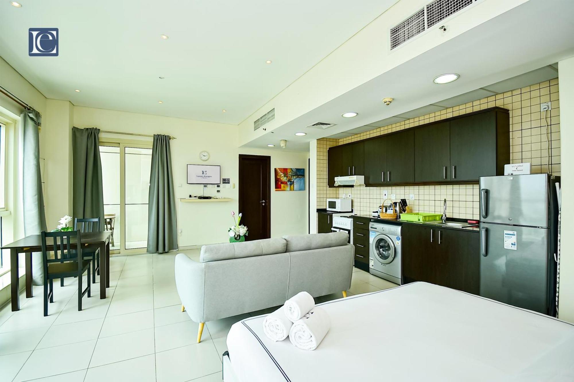Luxury Escapes - Furnished Studio With Balcony In Royal Oceanic Dubai Exterior photo